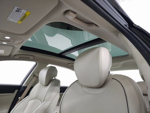 Used 2017 Genesis G80 3.8 w/ Option Group 03 image 17