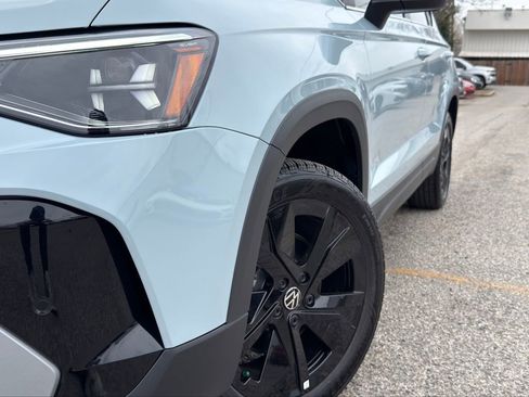 New 2026 Volkswagen Taos SE FWD image 5