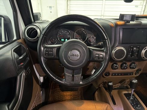 Used 2017 Jeep Wrangler Unlimited Sahara w/ Connectivity Group image 21