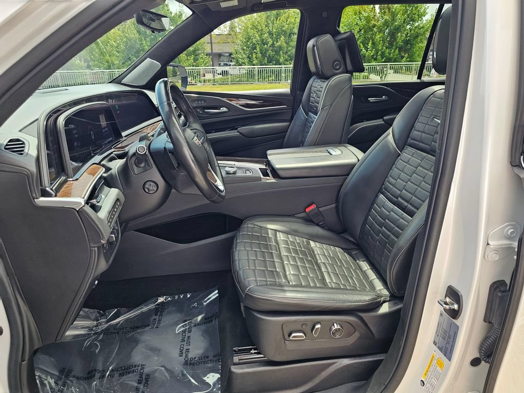 Used 2021 Cadillac Escalade Sport Platinum w/ LPO, ONYX Package AWD/4WD image 23
