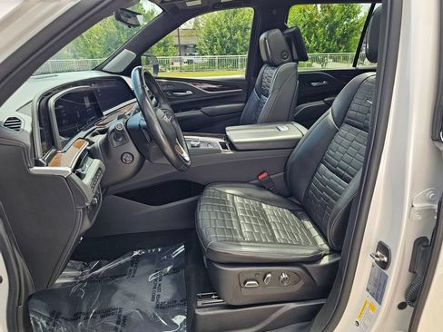 Used 2021 Cadillac Escalade Sport Platinum w/ LPO, ONYX Package AWD/4WD image 23
