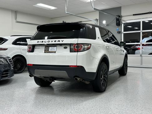 Used 2019 Land Rover Discovery Sport SE image 8