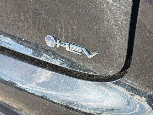 Used 2025 Toyota Prius XLE image 7