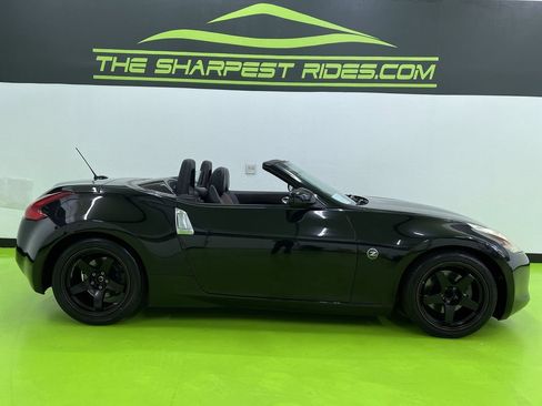 Used 2012 Nissan 370Z Touring RWD image 11