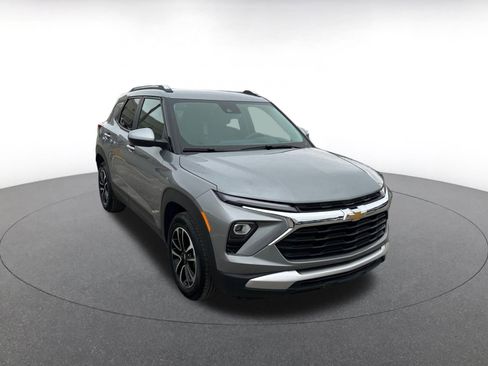 Used 2025 Chevrolet TrailBlazer LT image 1
