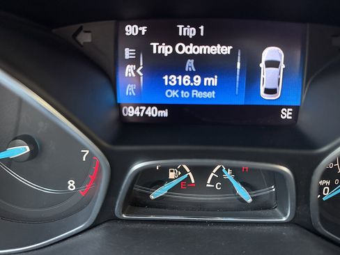 Used 2016 Ford Focus SE w/ SE Power Seat Package FWD image 39