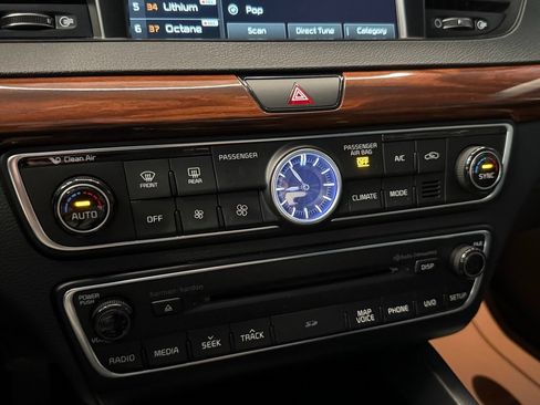 Used 2018 Kia Cadenza Premium w/ Luxury Package image 16