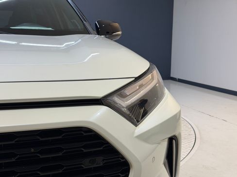 Used 2022 Toyota RAV4 XSE AWD/4WD image 11