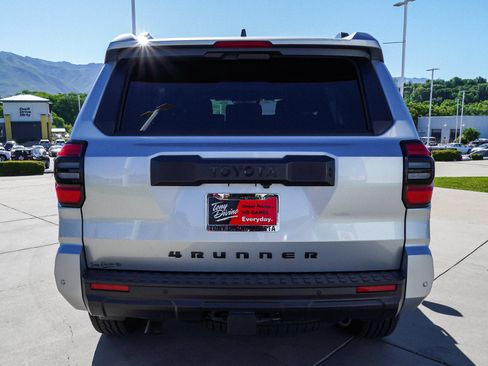 Certified 2025 Toyota 4Runner TRD Off-Road Premium AWD/4WD image 7