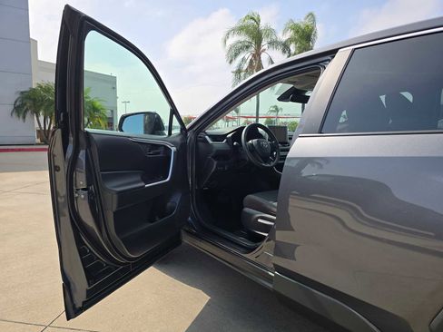 Certified 2025 Toyota RAV4 LE FWD image 21