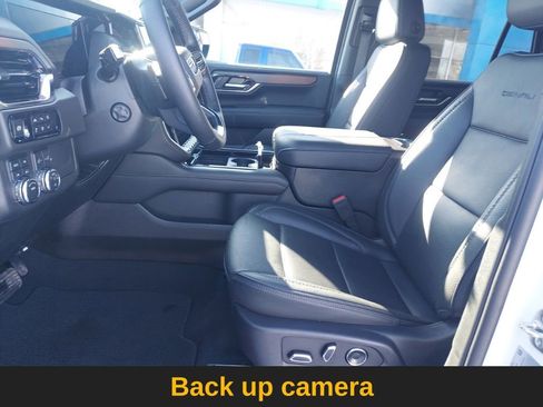 Used 2025 GMC Yukon Denali image 12