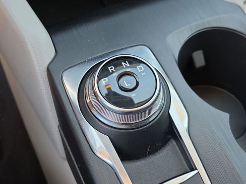 Used 2025 Ford Escape SE image 32