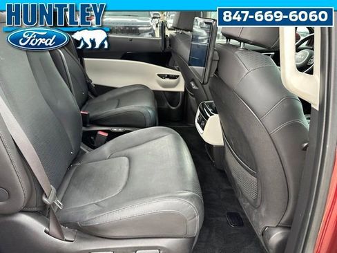 Used 2023 Kia Carnival SX Prestige FWD image 10