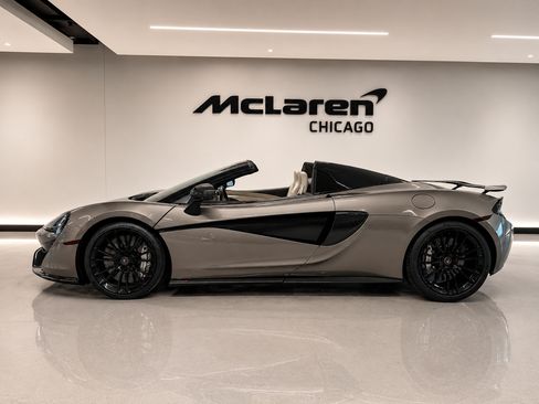 Used 2018 McLaren 570S Spider RWD image 1