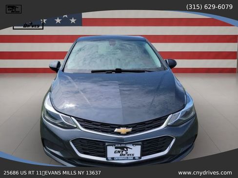 Used 2018 Chevrolet Cruze LT w/ Convenience Package FWD image 2