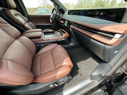 New 2026 Lincoln Navigator Reserve AWD/4WD image 23