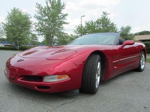 Used 2001 Chevrolet Corvette Convertible w/ Preferred Equipment Group2 RWD image 6