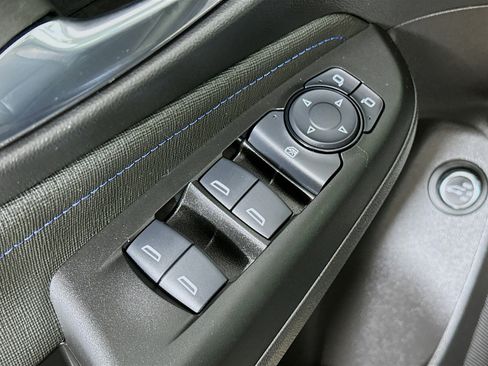 Used 2025 Buick Envista Sport Touring w/ Experience Buick Package FWD image 17