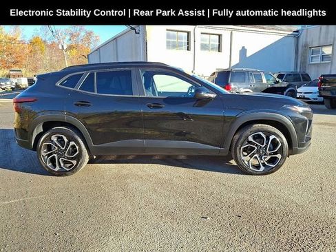 Used 2024 Chevrolet Trax RS w/ Sunroof Package image 11