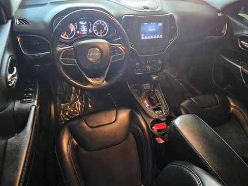 Used 2019 Jeep Cherokee Latitude Plus w/ Comfort/Convenience Group image 22