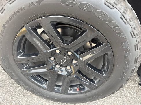 Used 2025 Chevrolet Silverado 1500 Custom w/ Turbomax Blackout Package RWD image 6