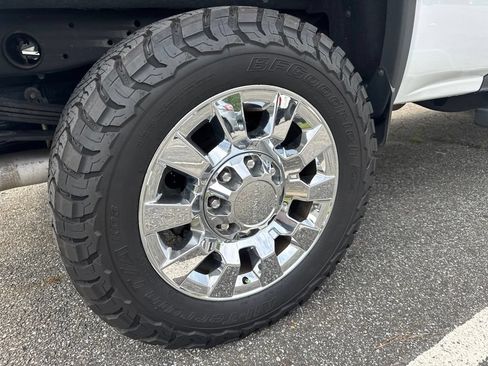 Used 2019 GMC Sierra 2500 Denali w/ Duramax Plus Package AWD/4WD image 17
