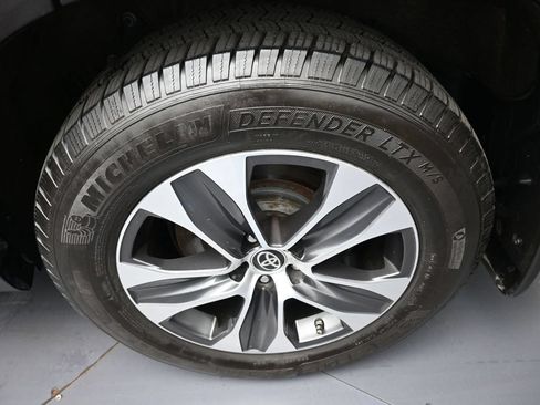 Certified 2020 Toyota Highlander XLE AWD/4WD image 15