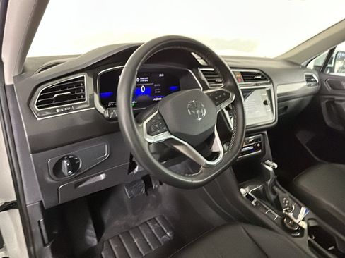 Used 2022 Volkswagen Tiguan SE AWD/4WD image 14