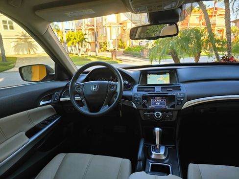 Used 2014 Honda Crosstour EX-L image 9