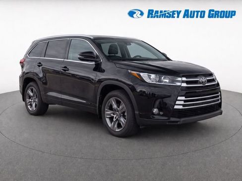 Used 2019 Toyota Highlander Limited Platinum AWD/4WD image 2