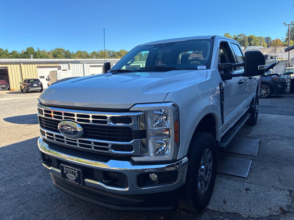 Used 2023 Ford F350 XLT AWD/4WD image 5