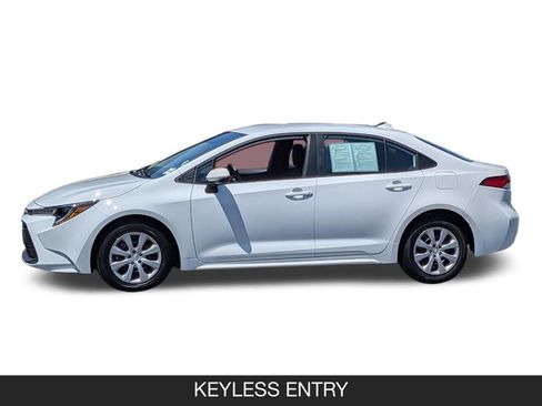 Used 2025 Toyota Corolla LE FWD image 5