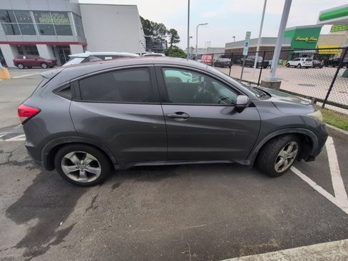 Used 2016 Honda HR-V EX image 10