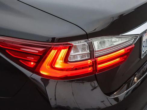 Used 2017 Lexus ES 350 image 8