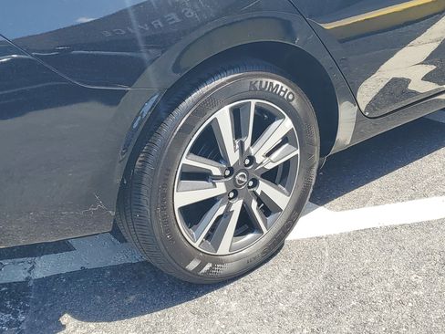 Used 2025 Nissan Versa SV FWD image 8