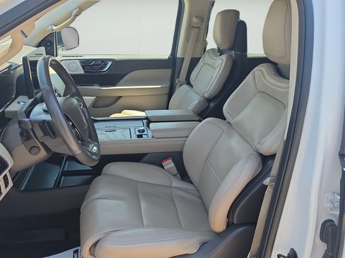 Used 2022 Lincoln Navigator Reserve AWD/4WD image 9