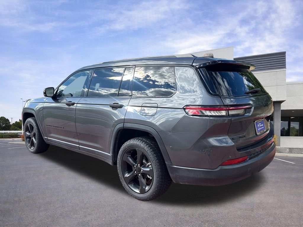 Used 2023 Jeep Grand Cherokee L Laredo AWD/4WD image 5