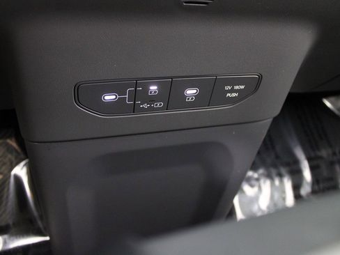 Used 2024 Kia EV9 Light RWD image 32