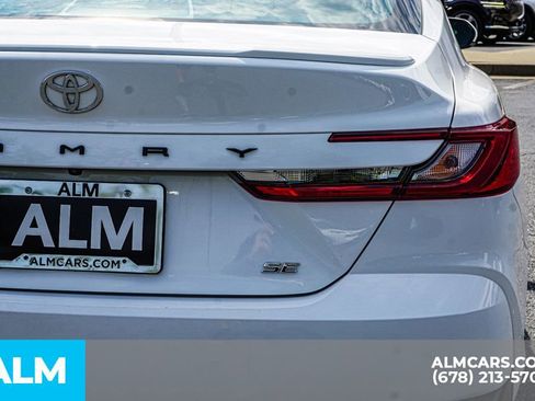 Used 2025 Toyota Camry SE image 13