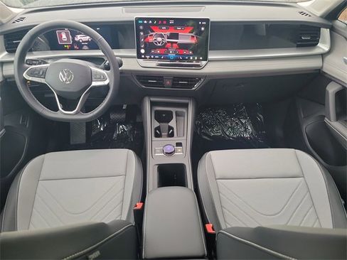 New 2026 Volkswagen Tiguan SE image 16