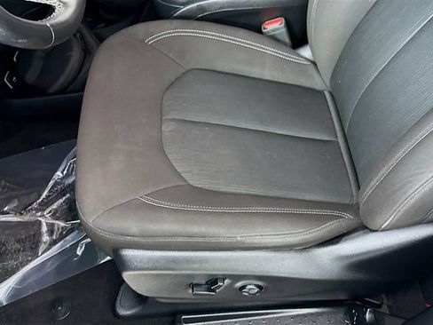 Used 2020 Chrysler Pacifica Touring w/ S Appearance Package FWD image 18