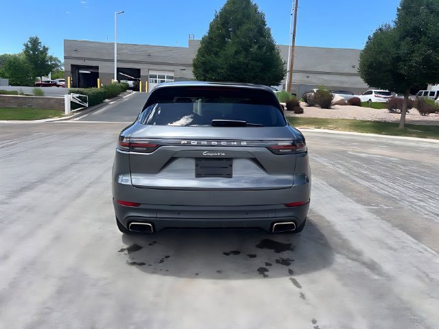 Used 2022 Porsche Cayenne w/ Premium Package AWD/4WD image 4
