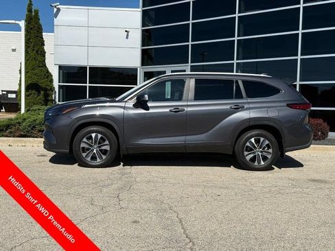 Used 2023 Toyota Highlander XLE AWD/4WD image 6