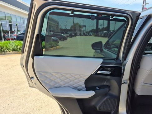Used 2023 Mitsubishi Outlander SEL FWD image 18