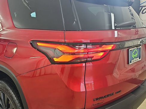 Used 2022 Chevrolet Traverse RS w/ LPO, Floor Liner Package AWD/4WD image 41