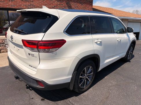 Used 2017 Toyota Highlander XLE AWD/4WD image 5