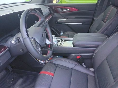 Used 2026 Chevrolet Traverse RS w/ LPO, Floor Liner Package AWD/4WD image 5
