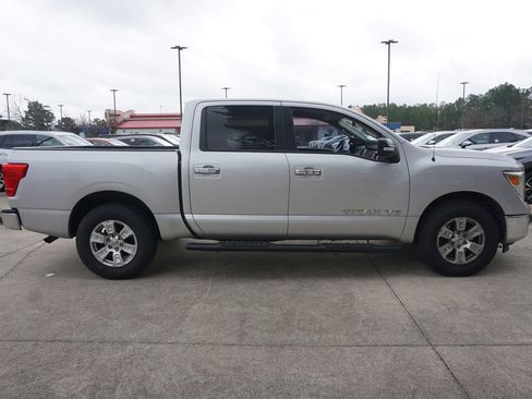 Used 2019 Nissan Titan SV image 21