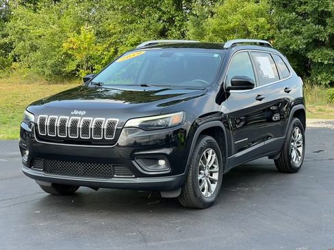 Used 2019 Jeep Cherokee Latitude Plus w/ Cold Weather Group AWD/4WD image 40