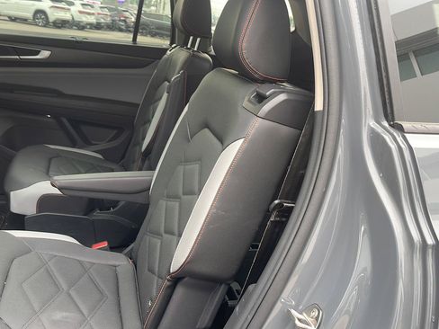 Used 2024 Volkswagen Atlas Peak Edition SE AWD/4WD image 7